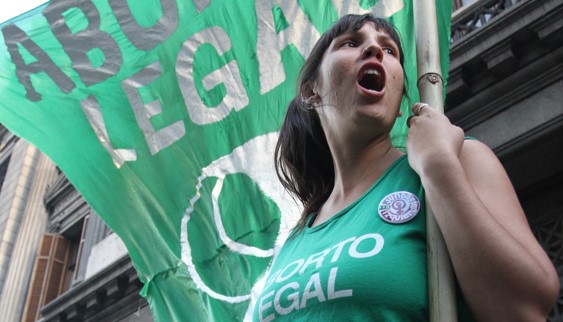 בעקבות מאבק נשים נחוש בארגנטינה: הקונגרס אישר את החוק המתיר הפלות