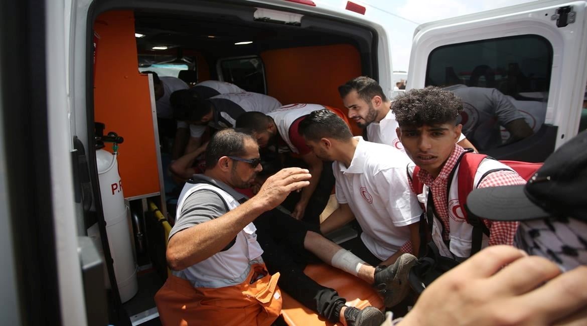 נער פלסטיני נהרג מאש כוחות הכיבוש בנבי סאלח; עשרות נפצעו במהלך המחאות בגדה