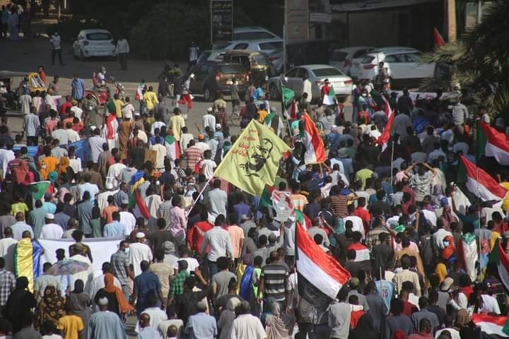 הקומוניסטים הסודאנים מדווחים על הרוגים ופצועים רבים בהפגנות להפלת החונטה הצבאית