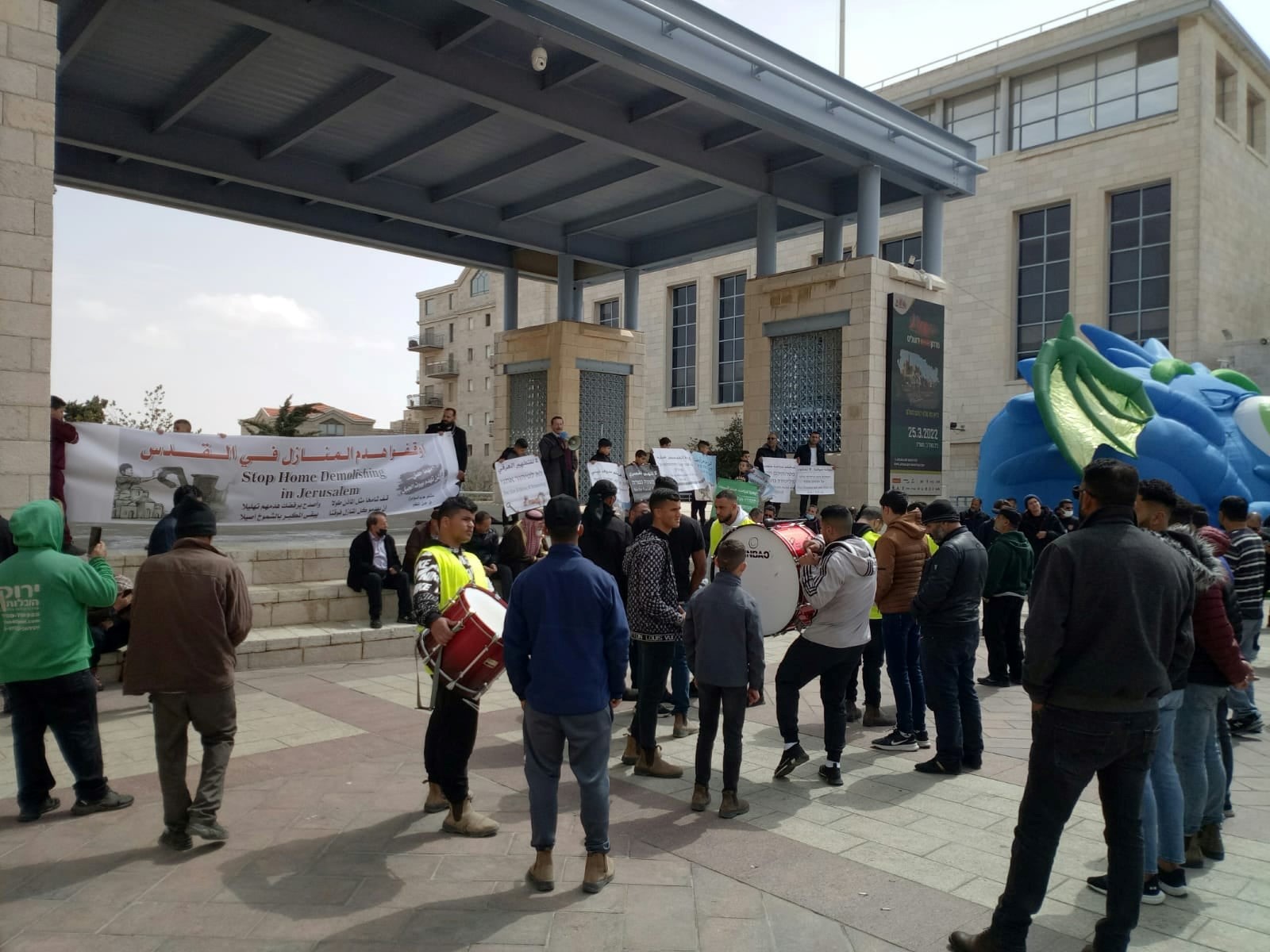 תושבי ג’בל מוכבר הפלסטינים הפגינו בכיכר ספרא נגד הריסות בתיהם בחסות עיריית י-ם