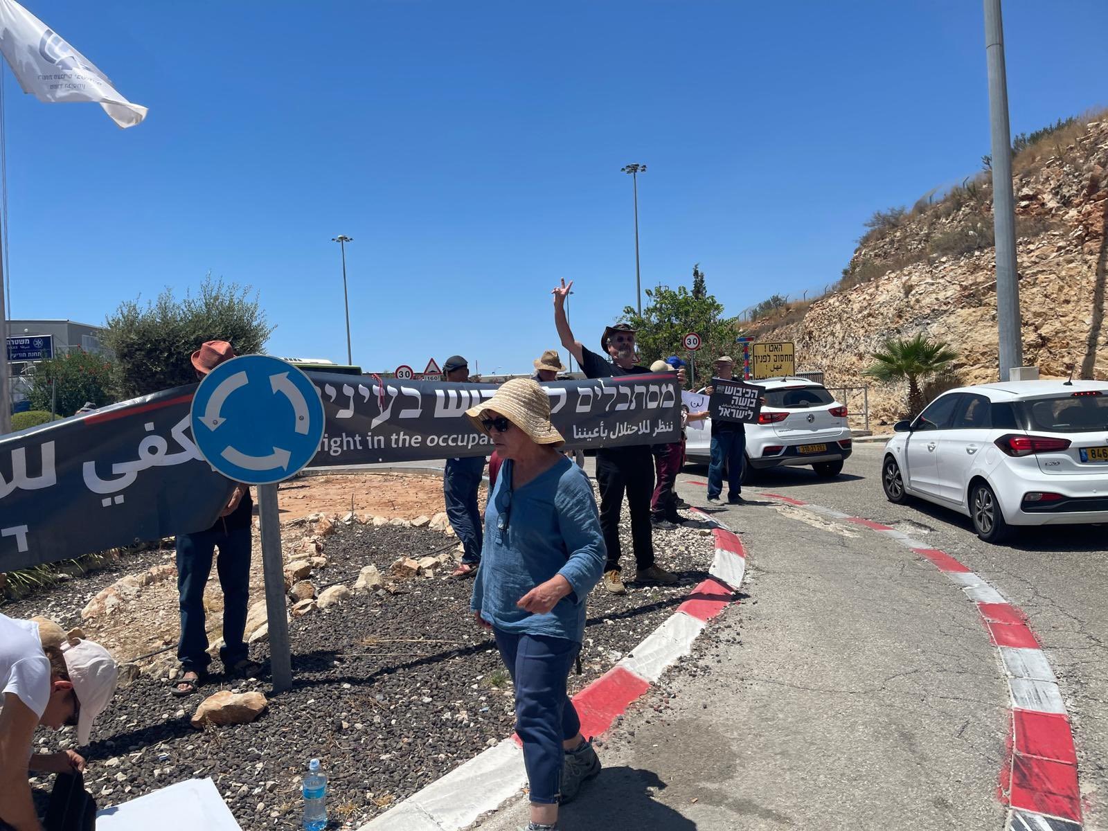 המאהלים פונו: פעילי שלום הפגינו נגד 'מבצע המאחזים' של המתנחלים
