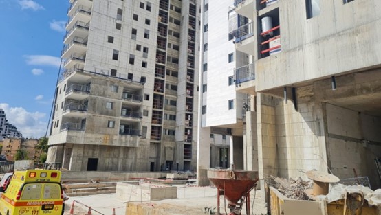 פועל נפל מהקומה השלישית באתר בנייה בקריית אונו ונהרג; גידול של 25% בהרוגים