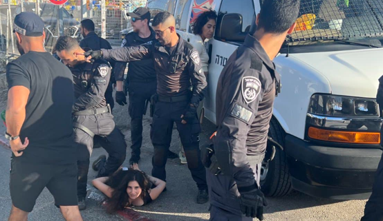 שוטרים התנפלו על המפגינים בשייח’ ג’ראח ועצרו חמישה פעילים