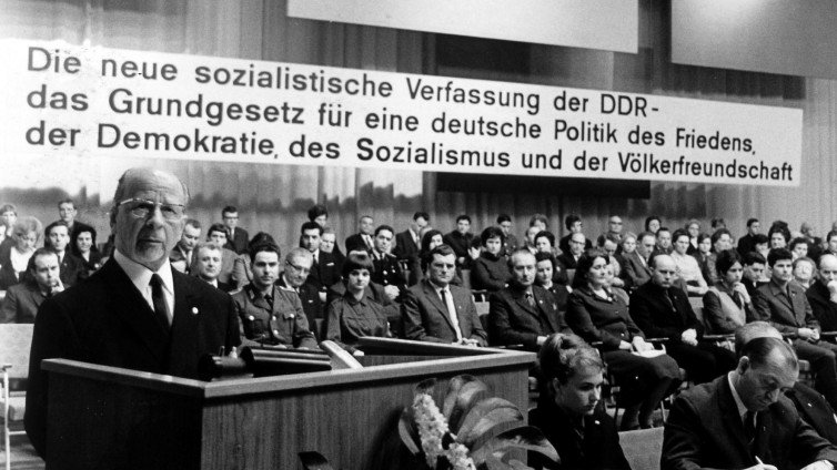 חוקה חדשה במזרח גרמניה: היום לפני 56 ושנים נכנסה לתוקפה חוקה סוציאליסטית חדשה